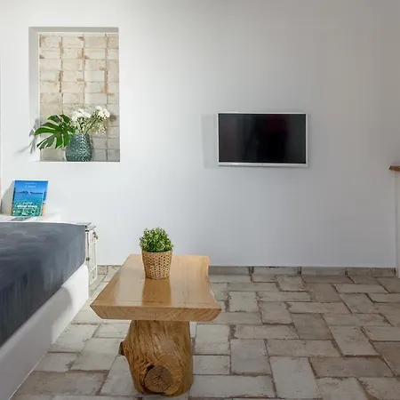 Elia Residences Santorini Bed & Breakfast 3*